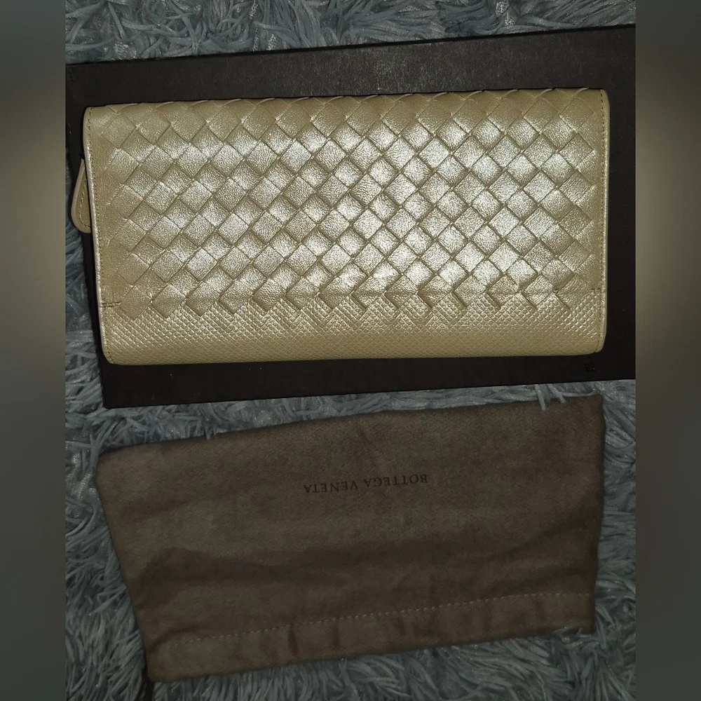 Bottega Veneta Cream shiny golden color long wallet - Picture 2 of 15